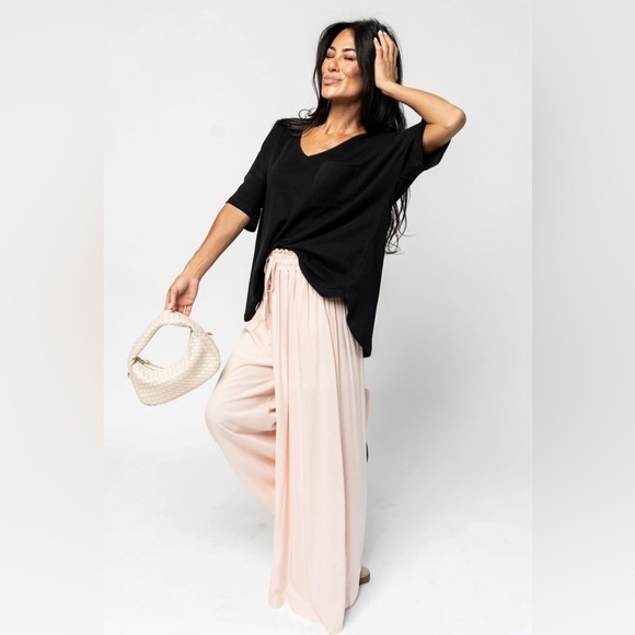 Oversized Casual Black Tee - Picture 2 of 6